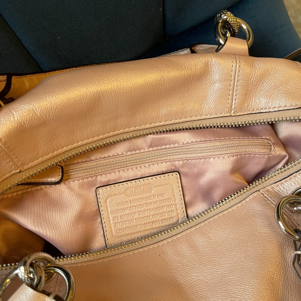 Coach Bag - Picture 3 of 4